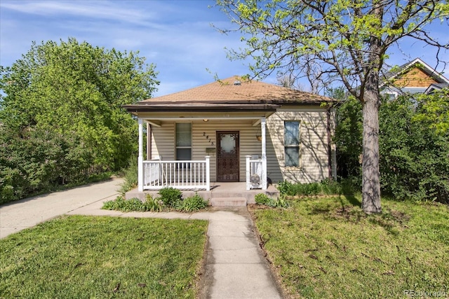 2415 Chase St, Edgewater, CO 80214 - bungalow-style home with covered porch and a front yard