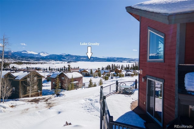 property view of mountains featuring a residential view