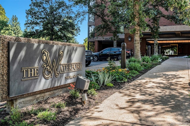 view of community / neighborhood sign