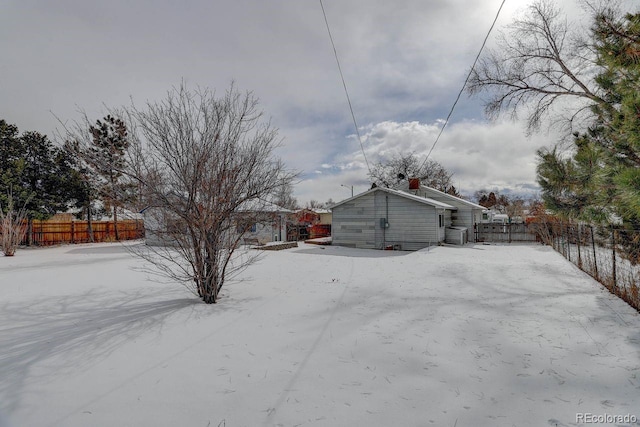 view of yard layered in snow