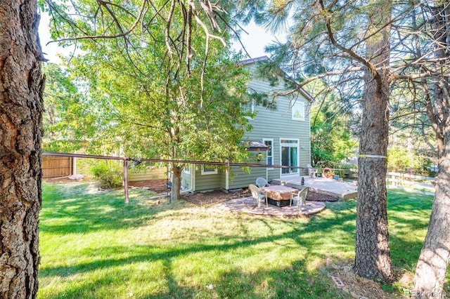 view of yard featuring a patio