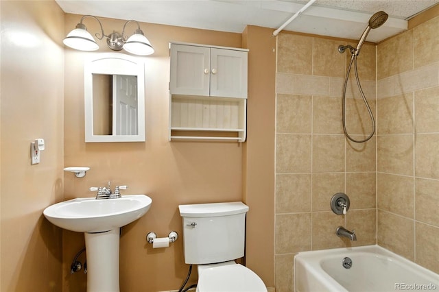 13651 W 65th Ave, Arvada, CO 80004 - full bathroom featuring toilet and washtub / shower combination