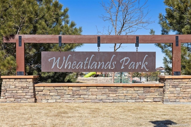 view of community / neighborhood sign