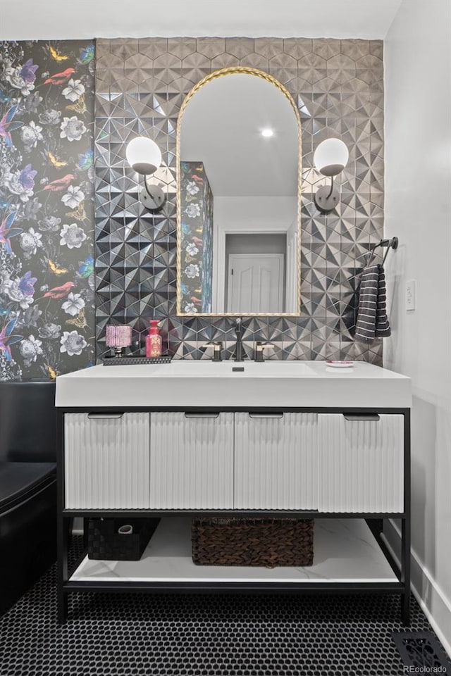 2062 Hyacinth Rd, Highlands Ranch, CO 80129 - bathroom featuring vanity