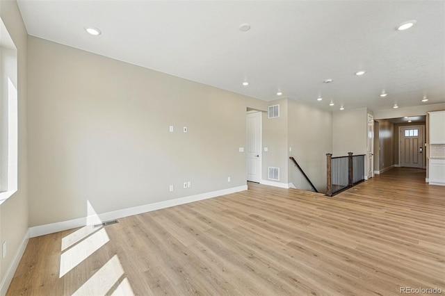 spare room with visible vents, light wood-style flooring, recessed lighting, and baseboards