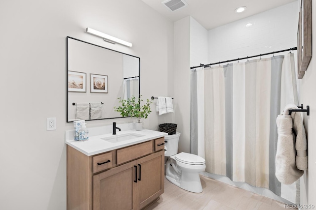 bathroom with a shower with curtain, visible vents, vanity, and toilet