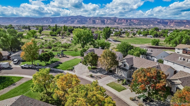 bird's eye view with a mountain view