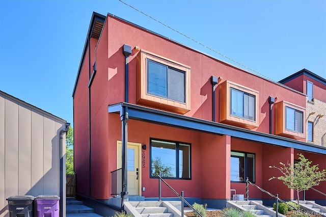 view of front of home with stucco siding and covered porch