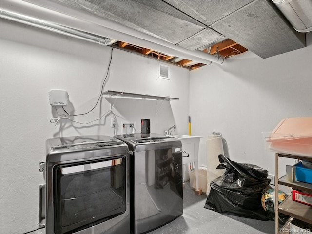 washroom with laundry area and washing machine and dryer