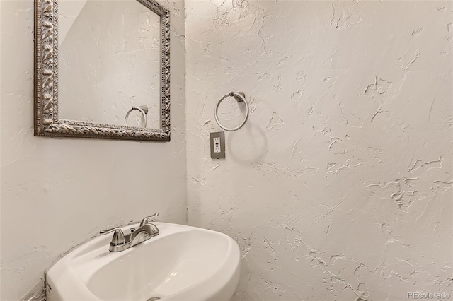 bathroom featuring sink