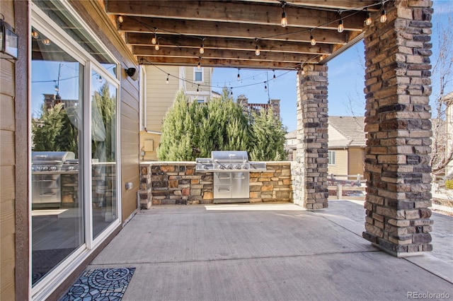 view of patio / terrace featuring an outdoor kitchen