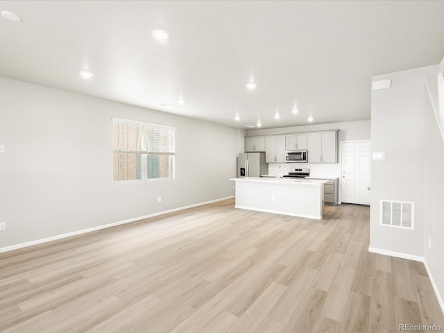 764 N Tempe St, Aurora, CO 80018 - unfurnished living room with baseboards, light wood-style flooring, visible vents, and recessed lighting