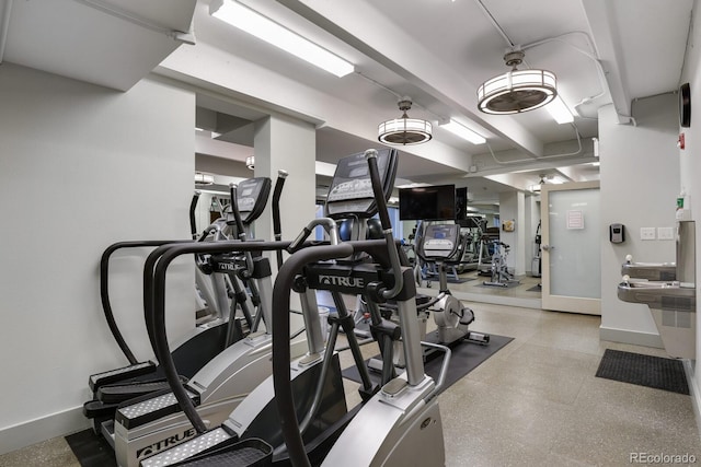 workout area featuring baseboards