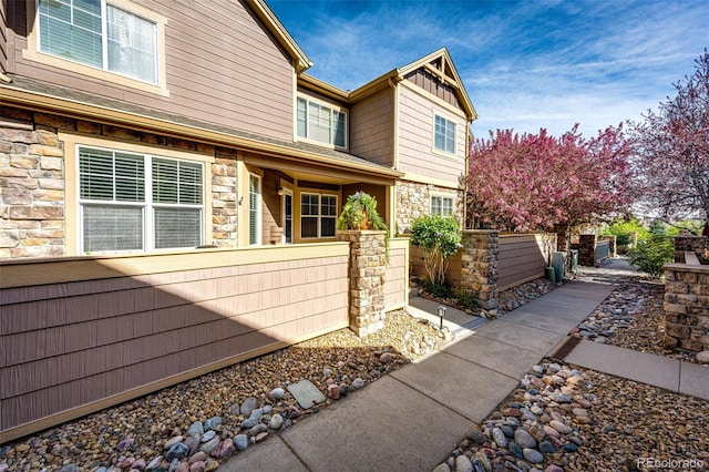 5660 S Algonquian Way Unit C, Aurora, CO 80016 - view of front of house with fence and stone siding