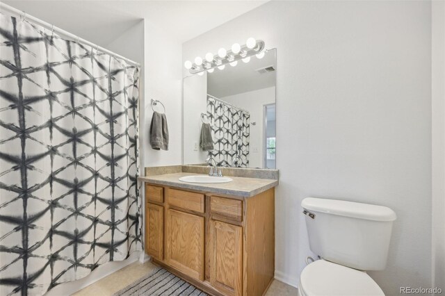 2502 S Bahama Cir Unit B, Aurora, CO 80013 - bathroom featuring toilet, vanity, curtained shower, and tile patterned flooring