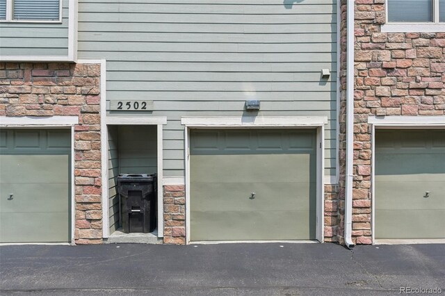 2502 S Bahama Cir Unit B, Aurora, CO 80013 - view of garage