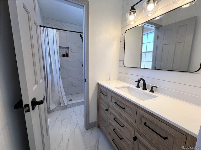 bathroom with a shower with curtain and vanity