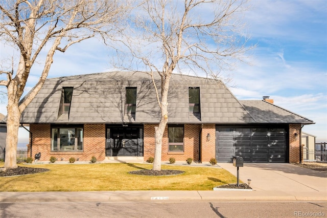 view of front of property featuring a front lawn and a garage