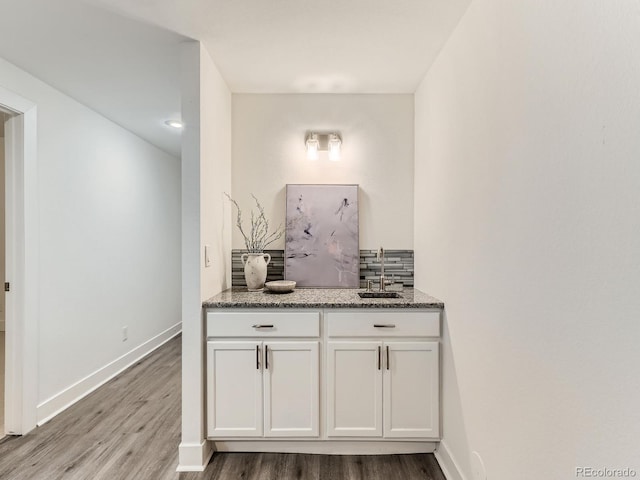 10479 E 25th Dr, Aurora, CO 80010 - bar with wood finished floors and backsplash
