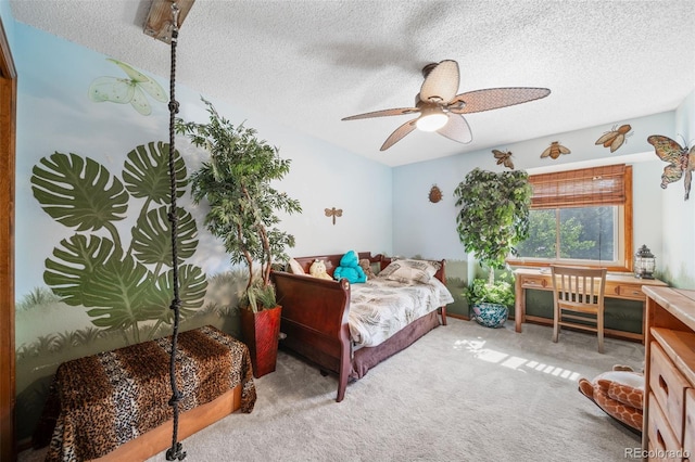 bedroom with a textured ceiling, carpet floors, and ceiling fan