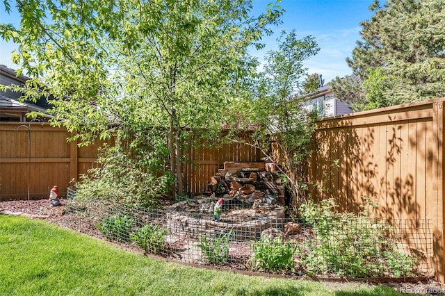 view of fenced backyard