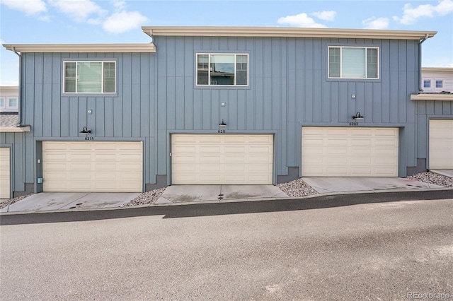 6211 W 28th Ct, Wheat Ridge, CO 80214 - townhome / multi-family property featuring a garage