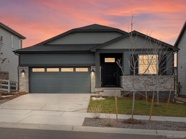 view of front of house with a lawn and a garage