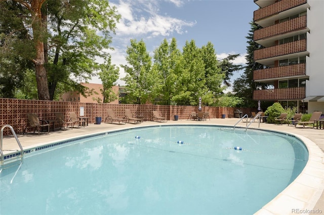 view of swimming pool