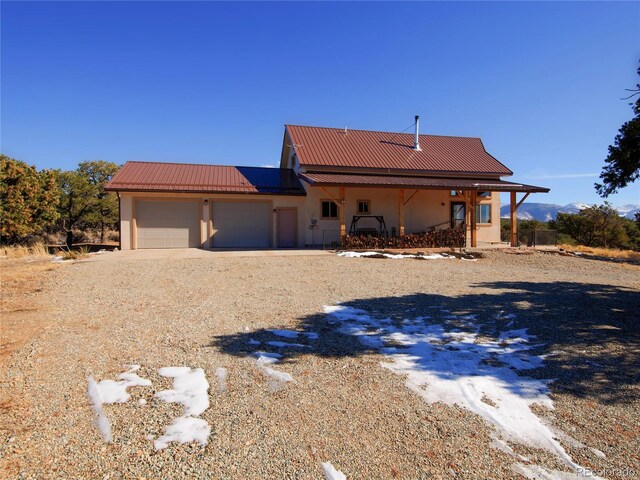 view of front facade featuring a garage