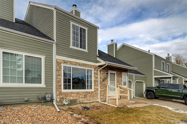 view of front facade featuring a garage