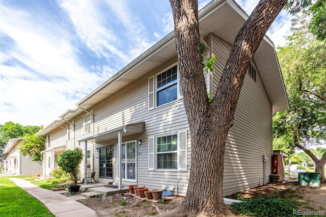 1977 S Oakland Way, Aurora, CO 80014 - back of property with a patio area