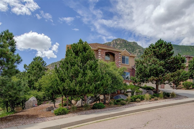 view of front of property featuring a mountain view