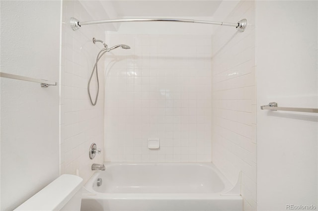 bathroom with tiled shower / bath and toilet