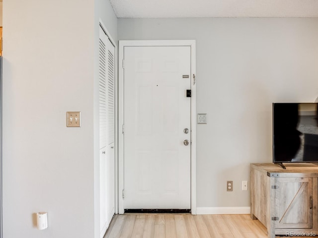 2575 S Syracuse Way Unit K201, Denver, CO 80231 - foyer featuring light wood-style flooring and baseboards