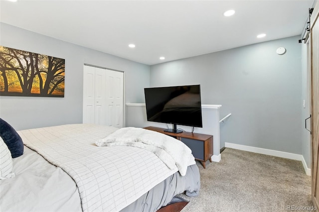 bedroom featuring recessed lighting, a closet, baseboards, and carpet flooring