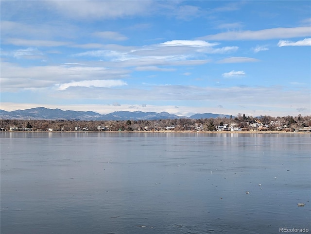 water view featuring a mountain view