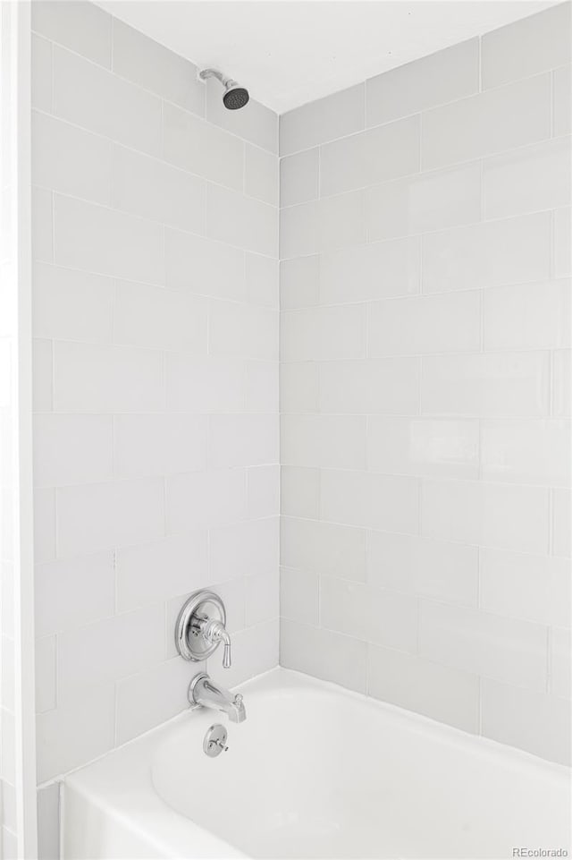 full bath with bathtub / shower combination