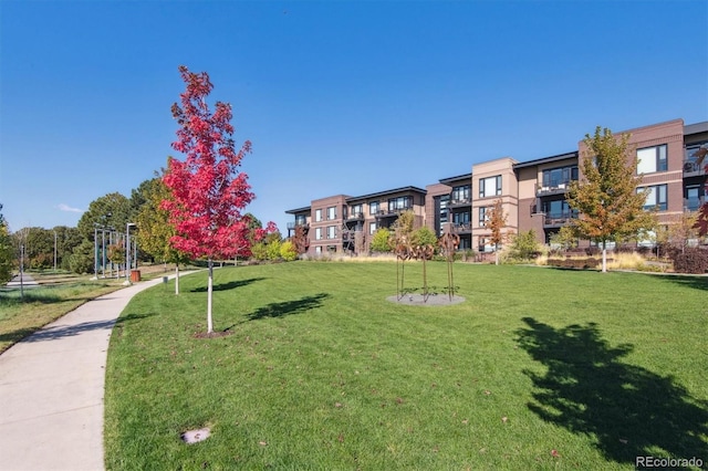 view of property's community featuring a lawn