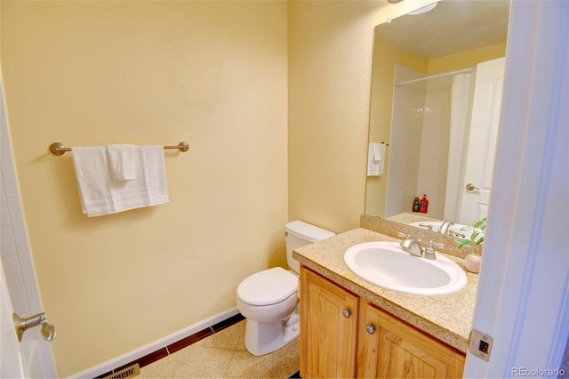 10550 Ashfield St, Highlands Ranch, CO 80126 - full bath with vanity and curtained shower