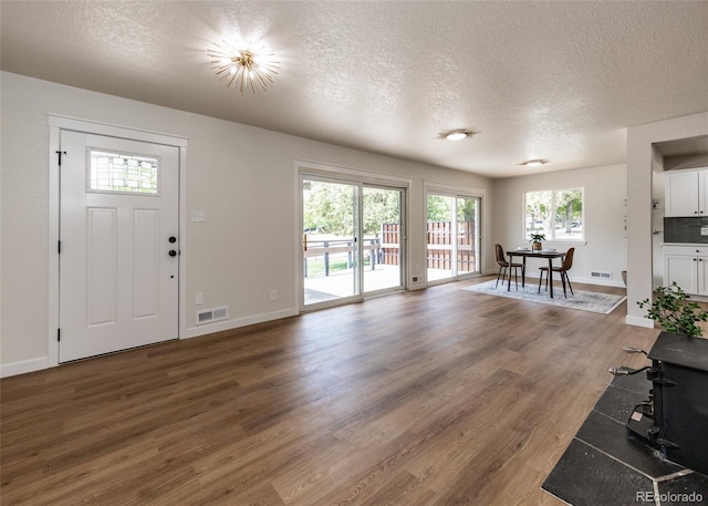 735 Valley Rd, Colorado Springs, CO 80904 - living area featuring wood finished floors, a textured ceiling, and baseboards
