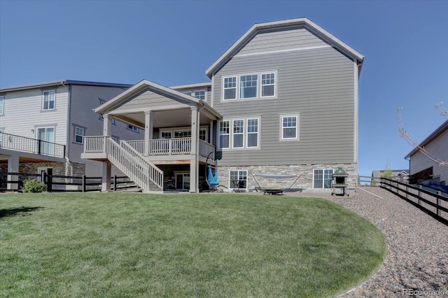 back of house featuring a lawn