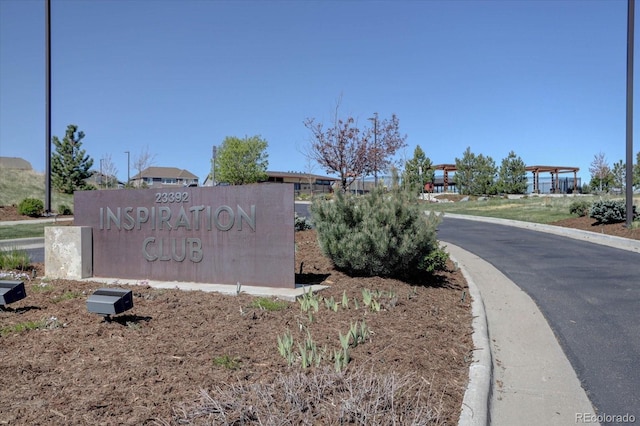 view of community / neighborhood sign