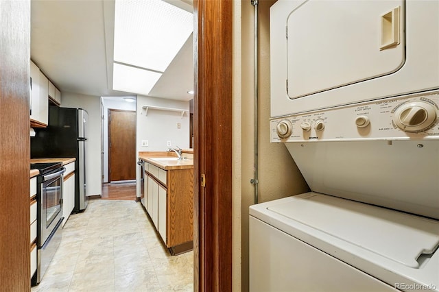 2960 Shadow Creek Dr Unit 201, Boulder, CO 80303 - washroom featuring stacked washer / drying machine and a sink