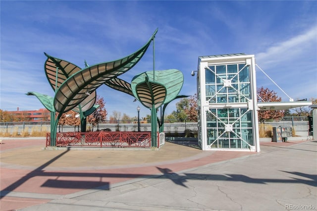 1313 S Clarkson St Unit 205, Denver, CO 80210 - surrounding community featuring fence