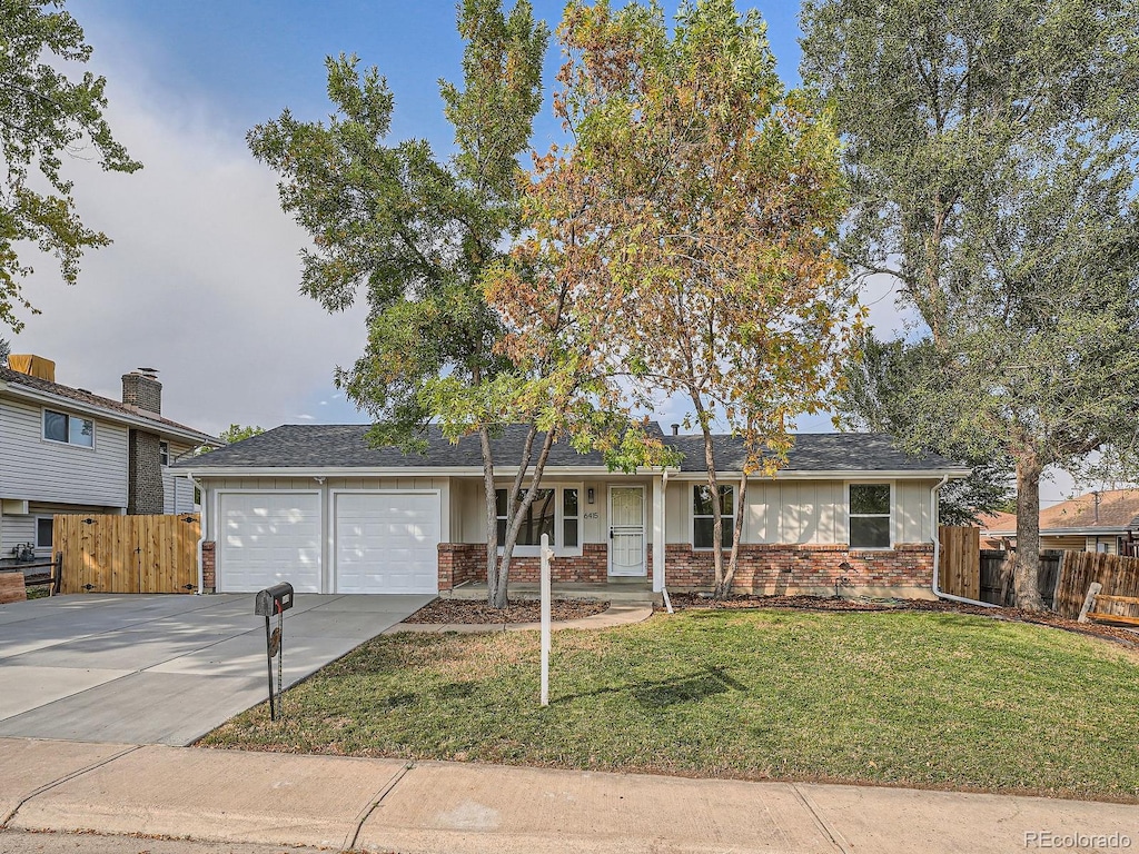 view of front of house featuring a front yard and a garage