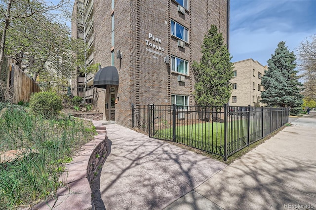 1045 N Pennsylvania St Unit 601, Denver, CO 80203 - view of property featuring a fenced front yard