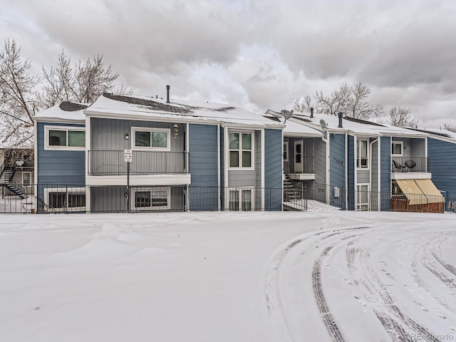 view of front of property