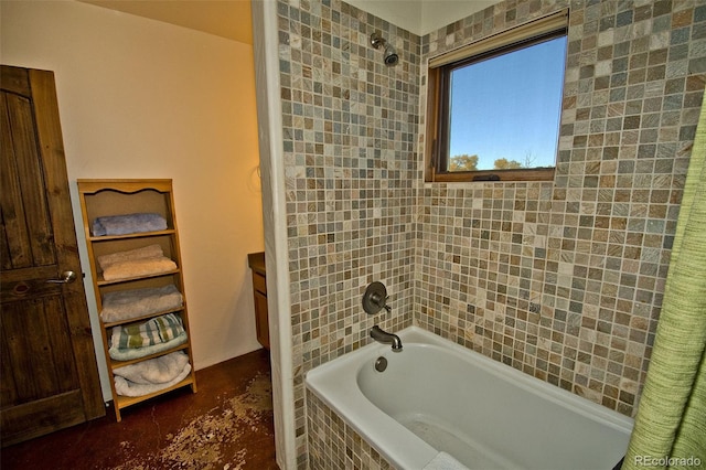 bathroom with tiled shower / bath combo