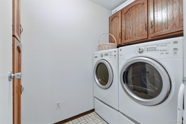 14050 E Linvale Pl Unit 601, Aurora, CO 80014 - laundry area with washing machine and dryer, cabinet space, and a textured ceiling