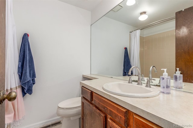 14093 E Radcliff Cir, Aurora, CO 80015 - full bathroom with toilet, vanity, baseboards, and a shower with curtain